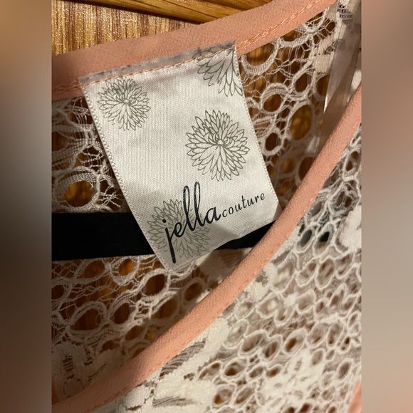 Peach coloured lacy blouse tank top - Picture 2 of 3